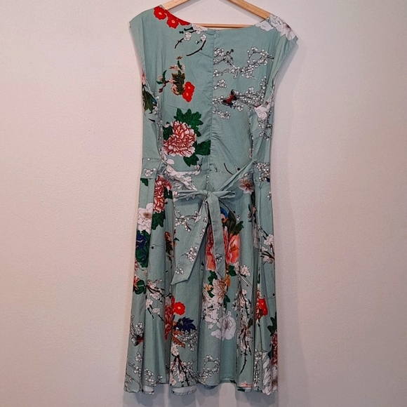 Lovely floral dress - Picture 4 of 14